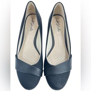Life Stride Black Flats with Crossover Detail Size 6.5 Like New No Box